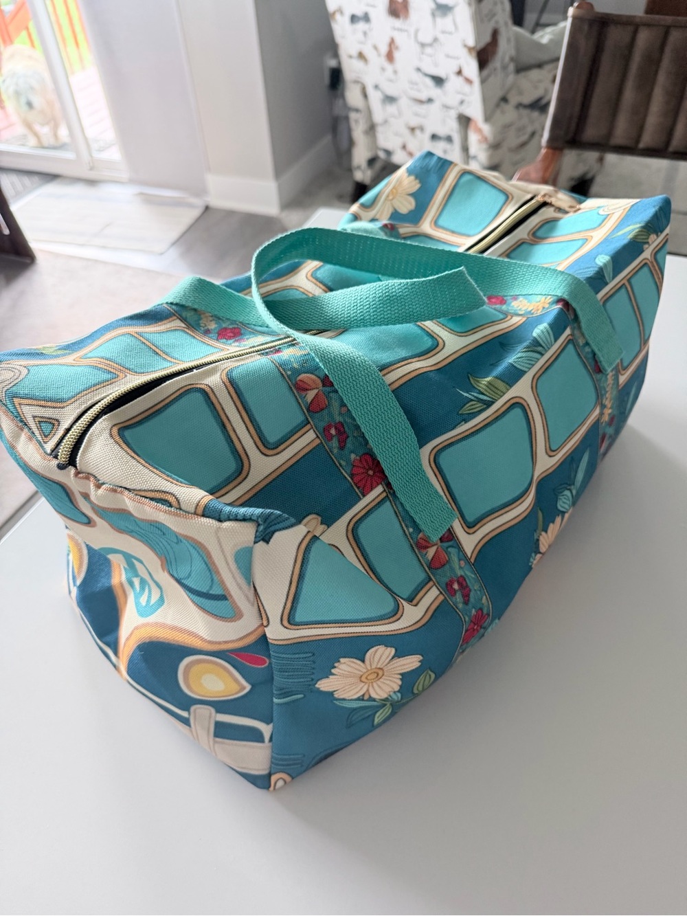 Vintage-style VW camper bus duffle bag - Picture 3 of 12